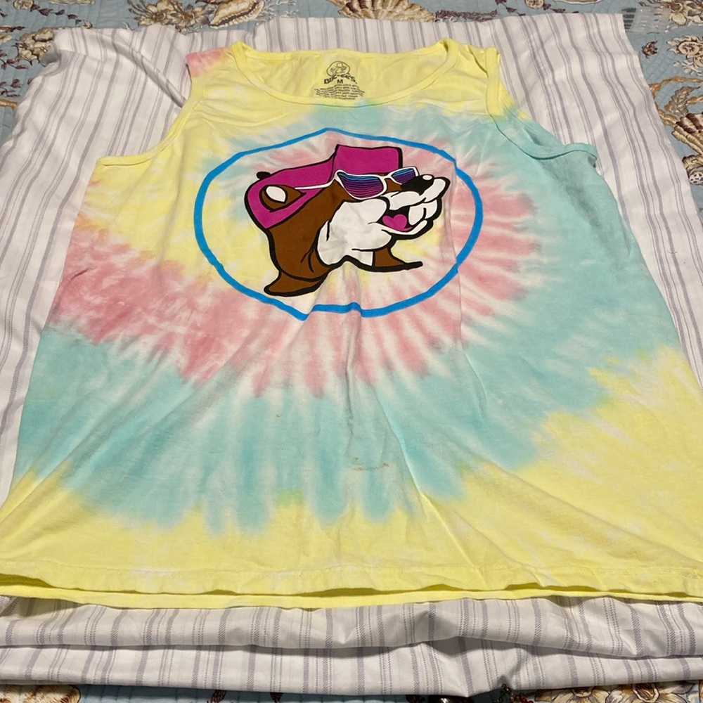 This is a tank top from a Buc-ee’s store. Size medium.